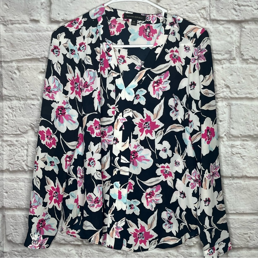 Banana Republic Floral Pink Navy V neck Top Blouse Womens‎ size xs